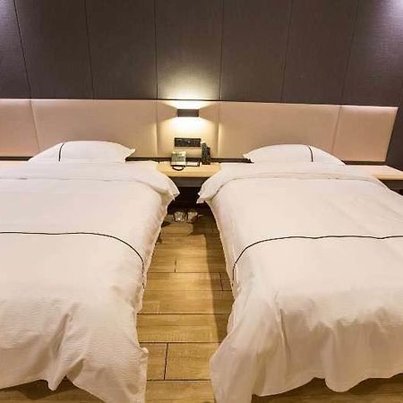 Thank Inn Plus Hotel Hebei Tangshan Road South District Train Station Exterior photo